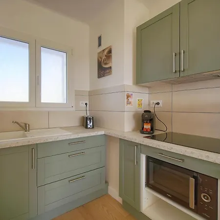 Frgk Fauvettes 1bdr Terrace, Parking, Ac & Ultra-fast Wi-fi