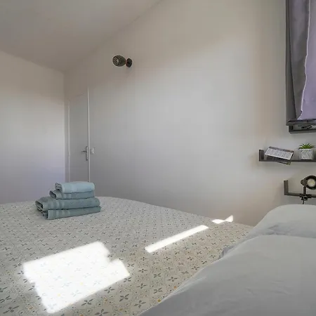 Frgk Fauvettes 1bdr Terrace, Parking, Ac & Ultra-fast Wi-fi *
